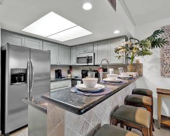 Beachside Bungalow: Surfside I #104 - South Padre Island - Kitchen