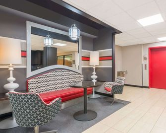 Ramada by Wyndham Catlettsburg/Ashland - Catlettsburg - Lobby
