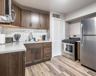 New Remodeled Private 1br Downtown - 4 - Tacoma - Kitchen