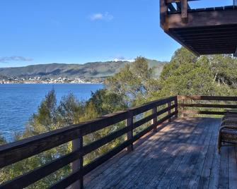 Bass Alley Bungalow - Lower Lake - Balcony