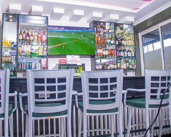 Waffles Suites - Nakuru - Bar
