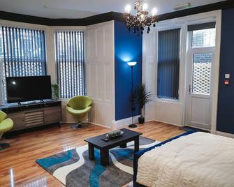 Glasgow: Luxury One Bedroom Apartment - Johnstone - Bedroom