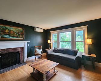 And.N Bed & Breakfast - Gray - Sala de estar