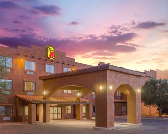 Super 8 by Wyndham Page/Lake Powell - Page - Byggnad