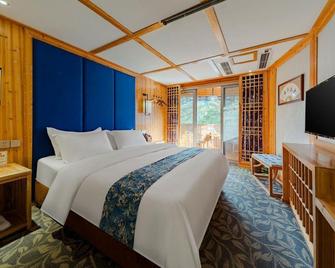Qianheshun Hotel - Qiandongnan - Bedroom