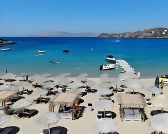 Far Out Beach Resort & Camping - Mylopotas - Beach