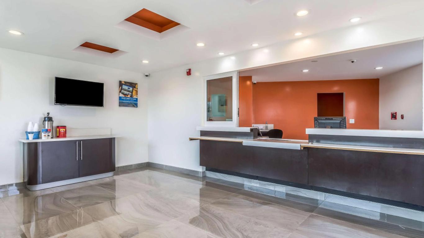 Motel 6 Oceanside Marina