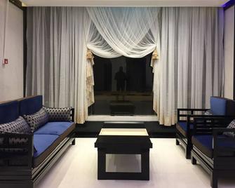 Dibba Sea View Hotel By Ama Pro - Dibba Al-Baya - Living room