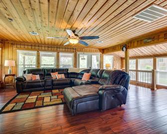 Celebrate Summer At Cozy Cottage On Old Hickory - Nashville Area - Pets Ok - Gallatin - Wohnzimmer