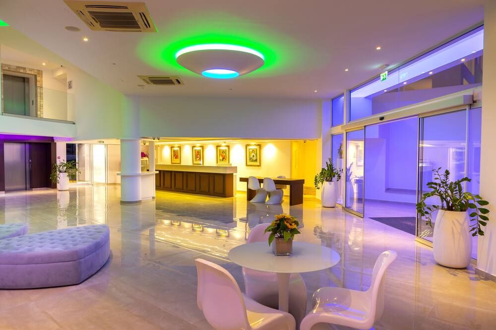 ليماناكي بيتش هوتل