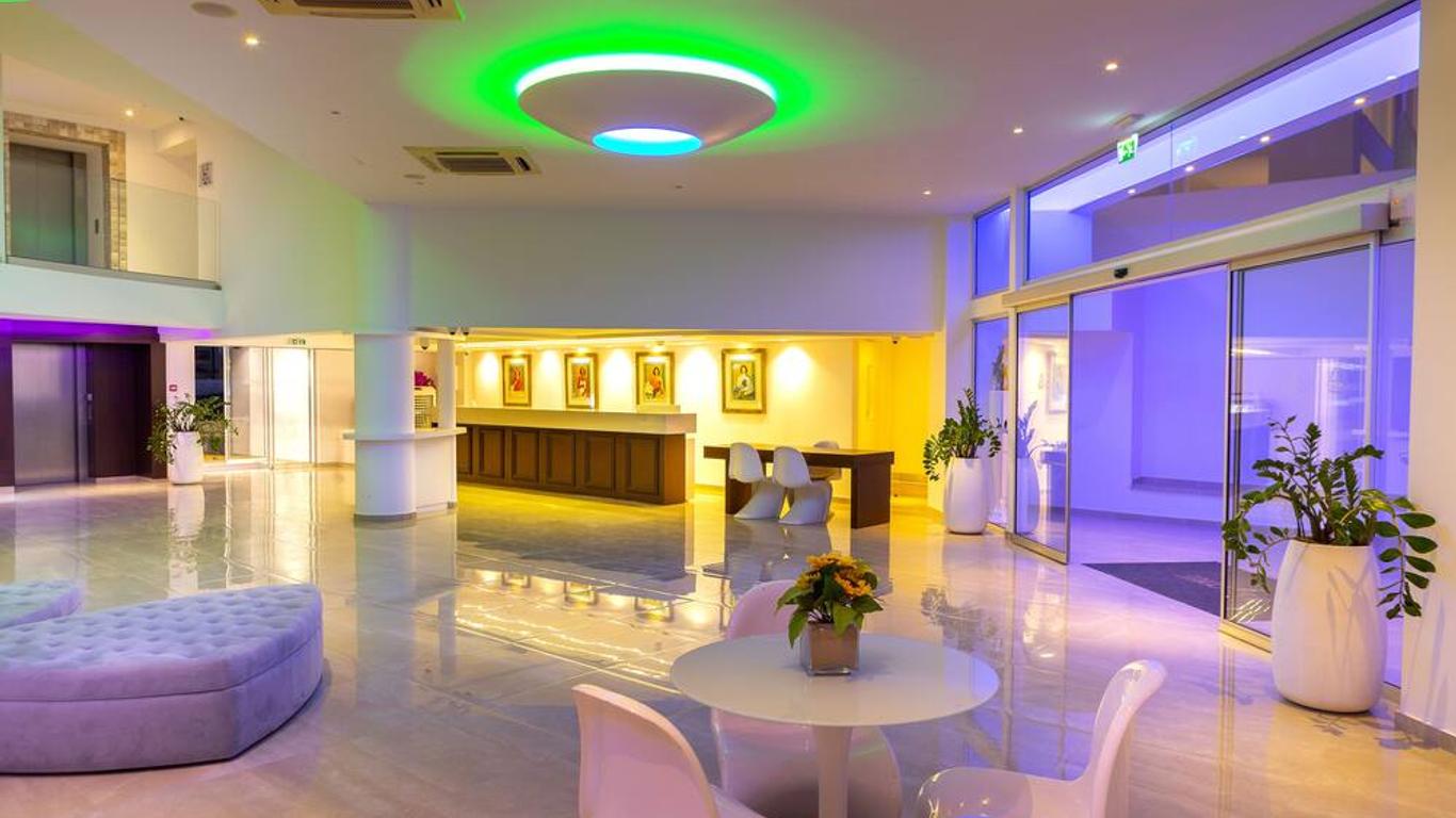 Limanaki Beach Hotel & Suites