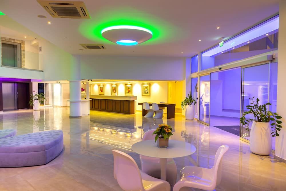 ليماناكي بيتش هوتل