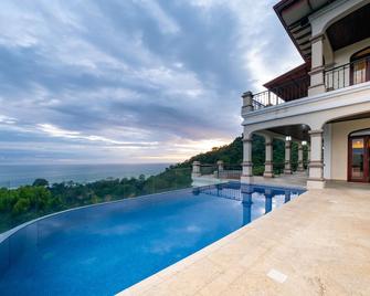 Casa Bisily Totally Private Property & Incredible Views - Playa Hermosa - Piscina