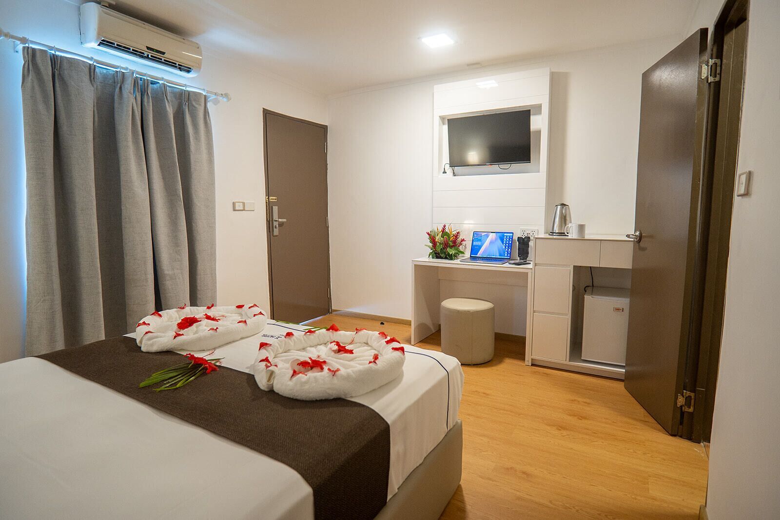 Airport Ace Hotel - Наді