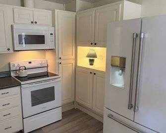 England House: 3BR w/ workspace & WiFi, family friendly - Chickasha - Cocina