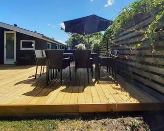 5 person holiday home in Sæby-By Traum - Sæby - Binnenhof