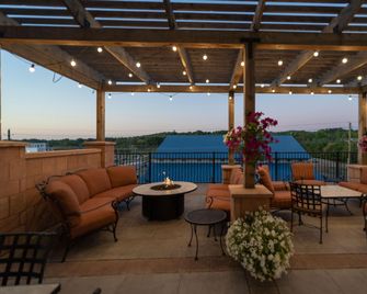 Staybridge Suites Marquette By IHG - Marquette - Balcony