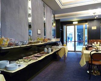 Hotel Centrale Byron - ראבנה - בופה