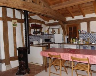 In the heart of the Landes forest, traditional half-timbered gîte, 4pers. - Sore - Cocina