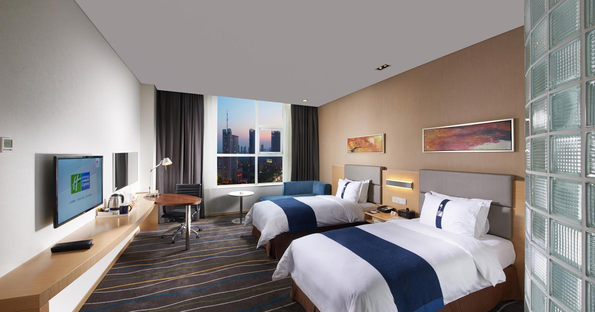 Холидей инн санья. Express by Holiday Inn City Center 4 Далянь. Holiday Inn Express: Beijing Yizhuang.