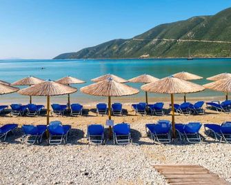 Akroyiali Resort - Vasiliki - Beach