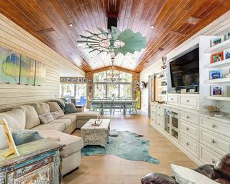 1 Mi to Dtwn: Oceanfront Gem w/ Resort Amenities! - 拉哥島