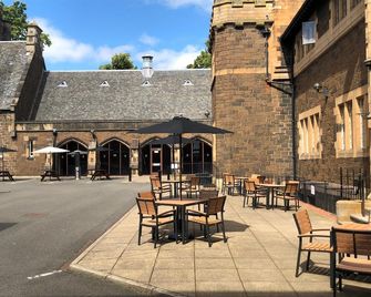 Stirling Highland Hotel- Part of the Cairn Collection - Stirling - פטיו