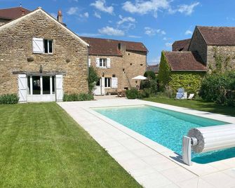 Family house with pool, Morvan in Bourgogne, near Avallon & Vézelay - Vault-de-Lugny - Piscina