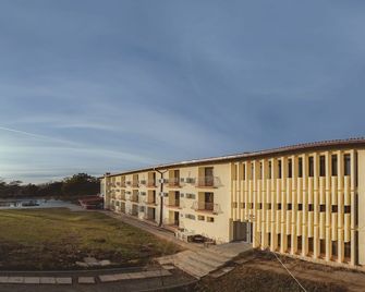 Q Hotel - Neptun - Edificio