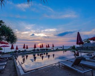 سريلانتا ريزورت آند سبا - كو لانتا - حوض السباحة