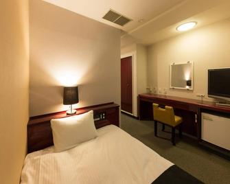 Apa Hotel Tsubamesanjo-Ekimae - Tsubame - Bedroom