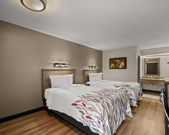 Red Roof Inn Detroit - Royal Oak/Madison Heights - Madison Heights - Schlafzimmer