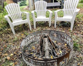 Lakefront-Crib+Dogs+Kayaks 8 min to Wawasee boat ramp, pking for trailers, 4 TVs - Syracuse - Patio