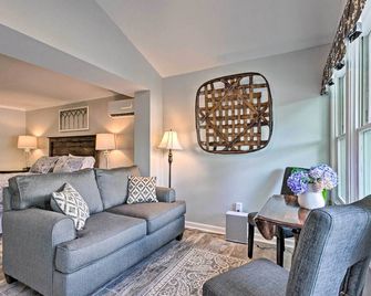 Couples Retreat with Lake and Mtn Views, Fire Pit - Lake Junaluska - Sala de estar