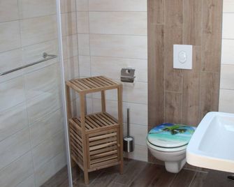 Oberdeck - Ostseebad Dierhagen - Salle de bain