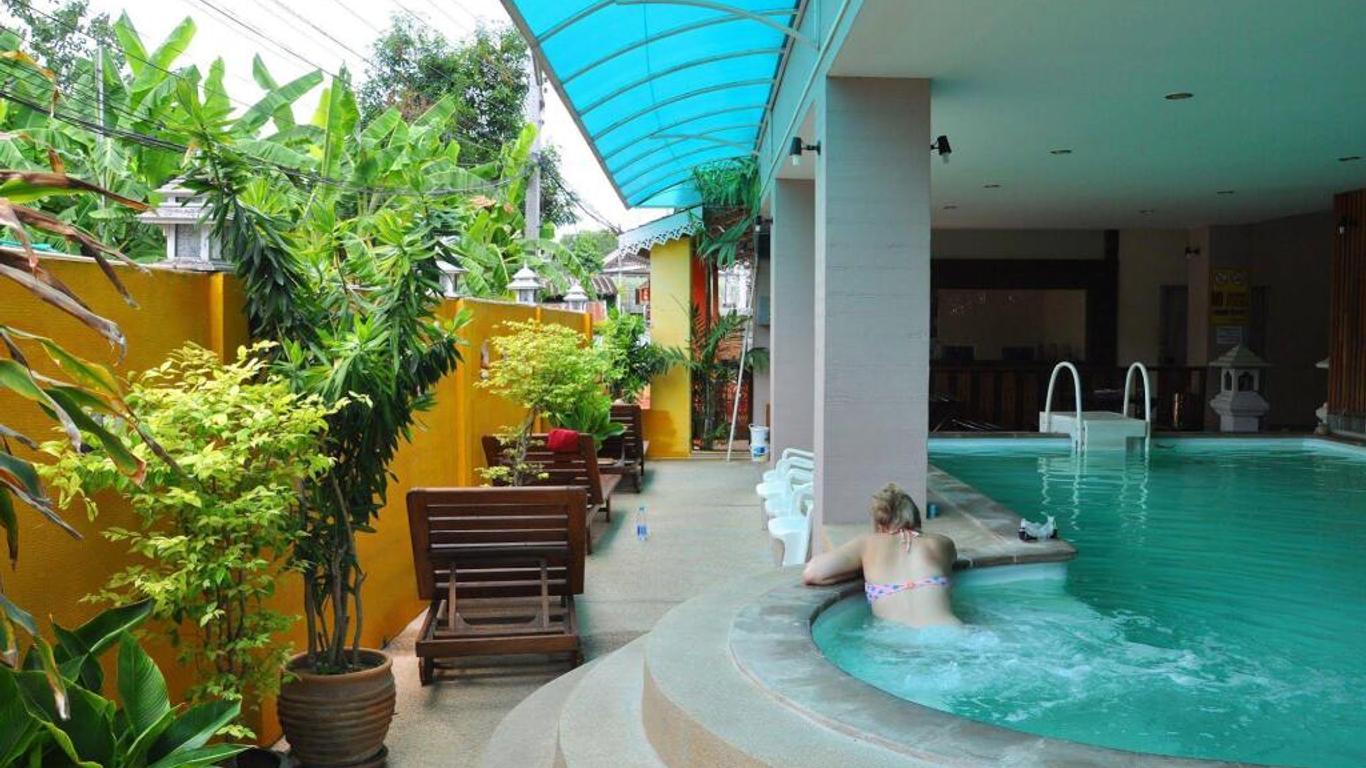 Bodega Thapae - Adults Only