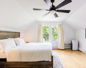 Hamptons Getaway Home, Sleeps 7 - East Quogue