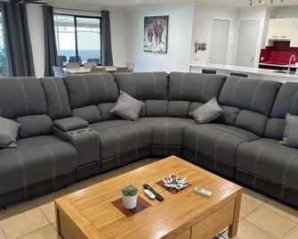 Family retreat in Caboolture big house - Caboolture - Lounge