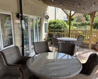 The Lawns Tea Room and B&B - Street - Patio