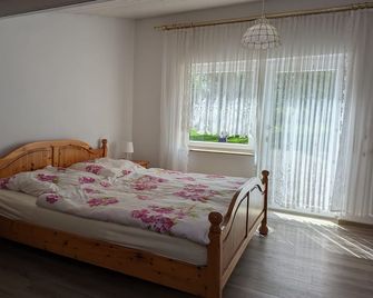 Bisingen, idyllic detached house with garden, fenced, pets allowed - Bisingen - Habitación