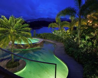 Tau House - Guatapé - Pool