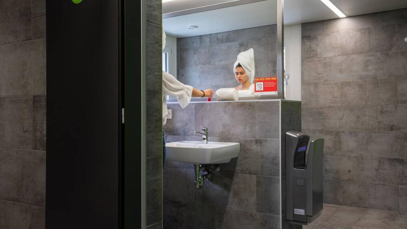 Nyon Hostel