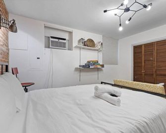 Cheery Flat in Adams Morgan - Mt Pleasant - Washington, D.C. - Schlafzimmer