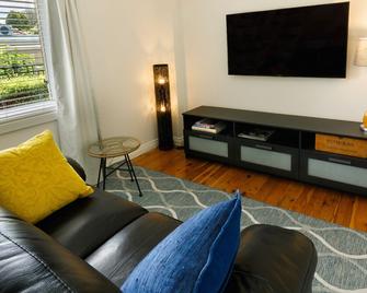 Ascot Road - discover Bowral - Bowral - Living room