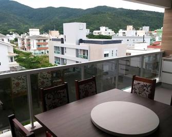 Apê duplex perto da Praia Palmas do Arvoredo em SC - Governador Celso Ramos - Balcony