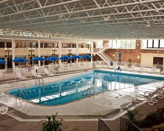 Garden Hotel And Conference Center - South Beloit - Pool