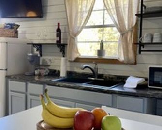 Charming 1br Pet-Friendly Cottage - Peaceful Stay Near Downtown New Albany - New Albany