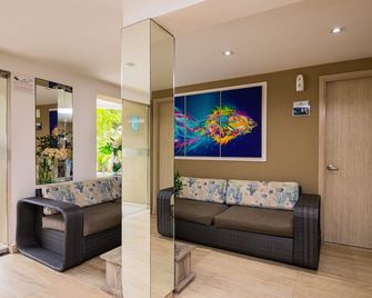 Varanasi Hotel Boutique Aeropuerto - Cartagena - Oturma odası