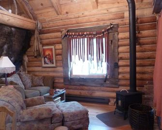 Enchanting Cabin In The Woods - Polson - Living room