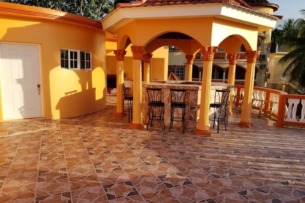 Penthouse View And Flats Vacation Home (#3 Studio Apartment) - Bahía Montego - Patio